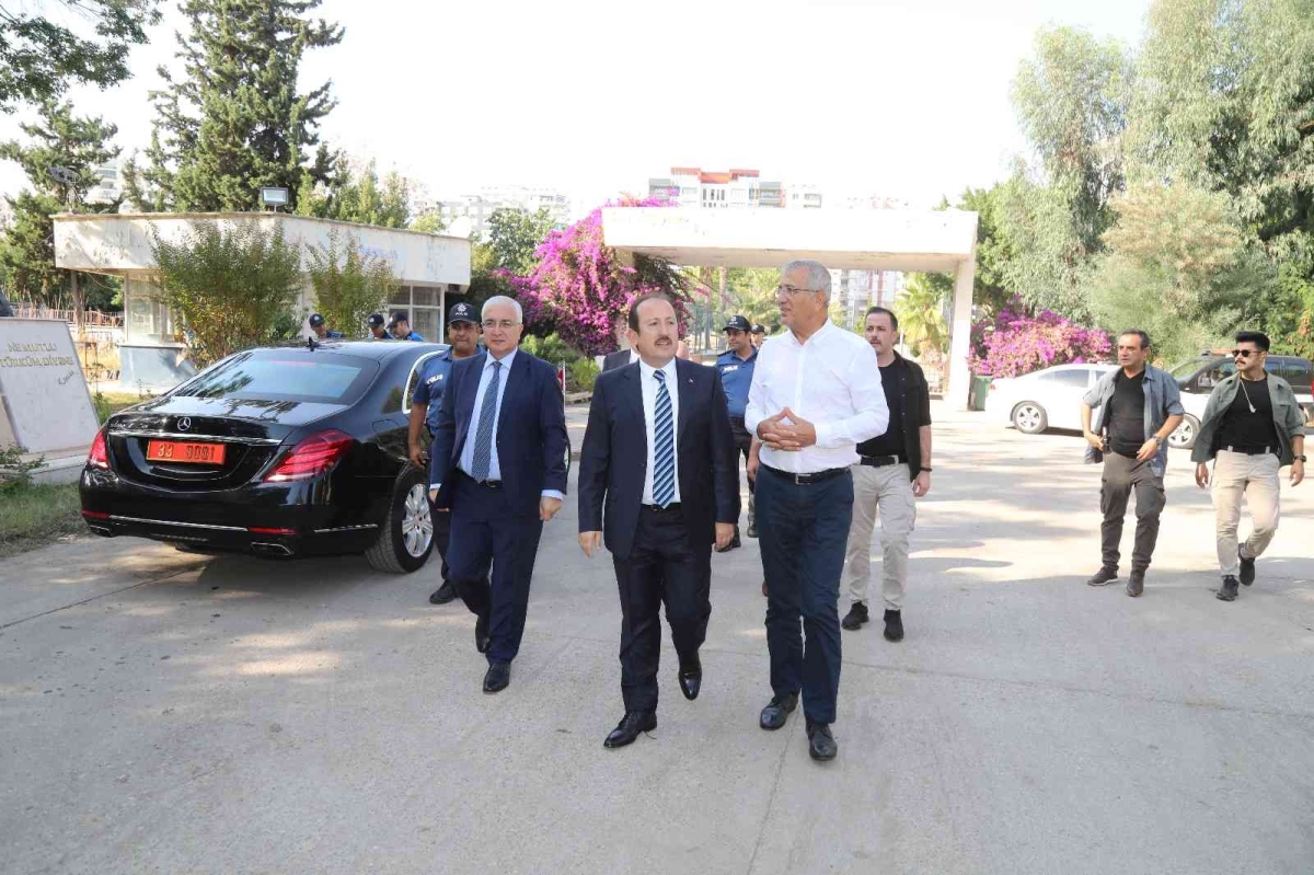 Vali Pehlivan Mezitli Belediye Başkanı Tarhan ile bir araya geldi

