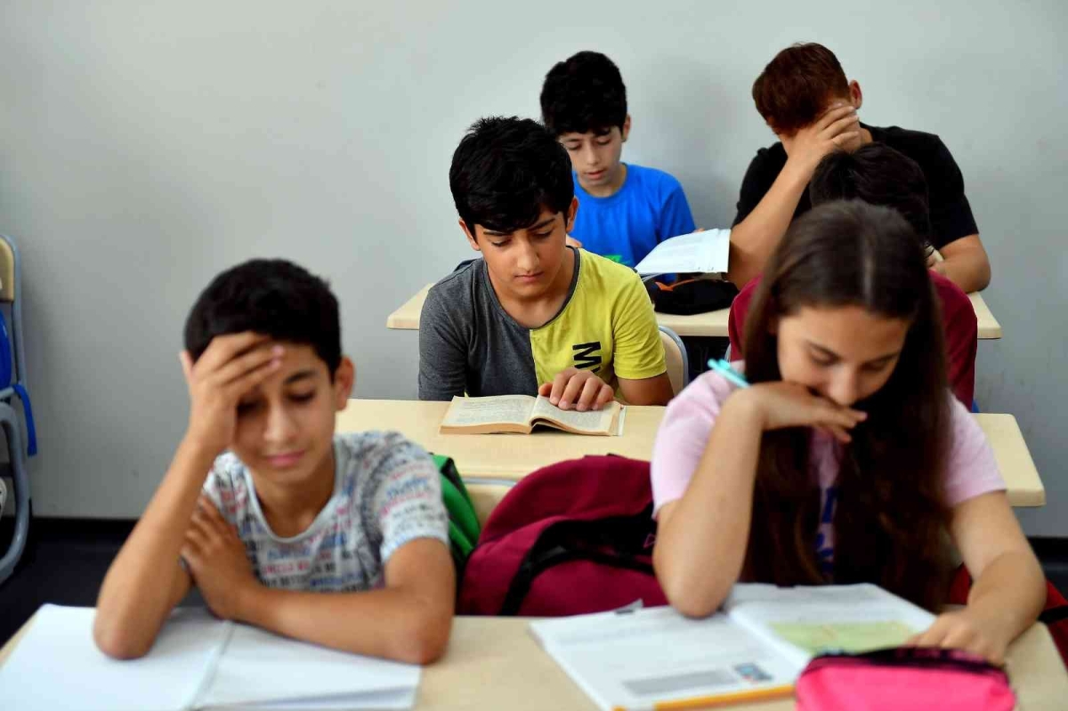 Mersin Büyükşehir Belediyesinin kurs merkezleri öğrencileri sınavlara hazırlıyor
