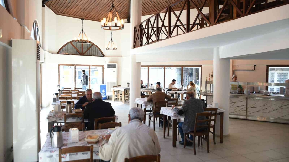 Tarsus’taki Halk Restorana büyük ilgi

