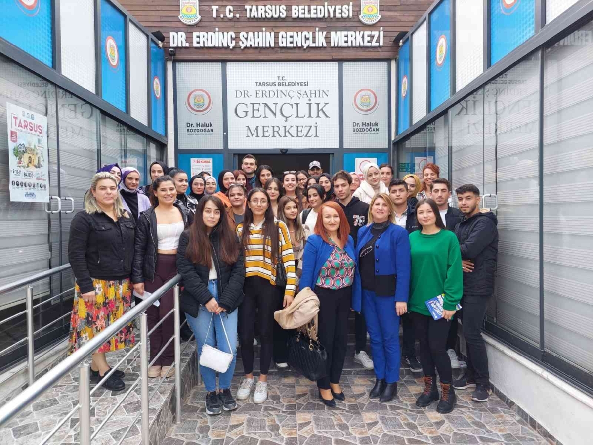 Tarsus Belediyesi, üniversite öğrencilerine hizmetlerini tanıttı
