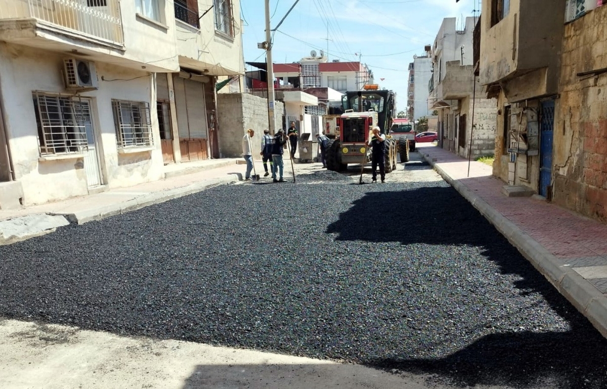 Akdeniz’de asfalt çalışmaları hız kazandı
