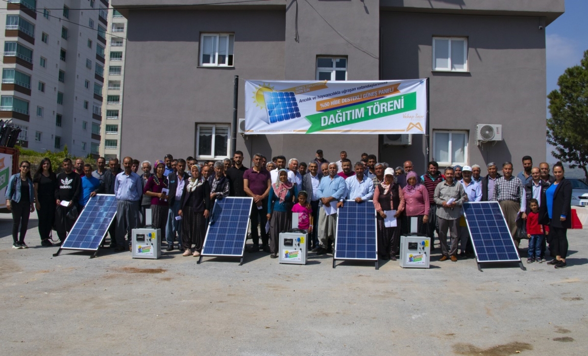 Mersin’de üreticilere güneş enerji paneli desteği
