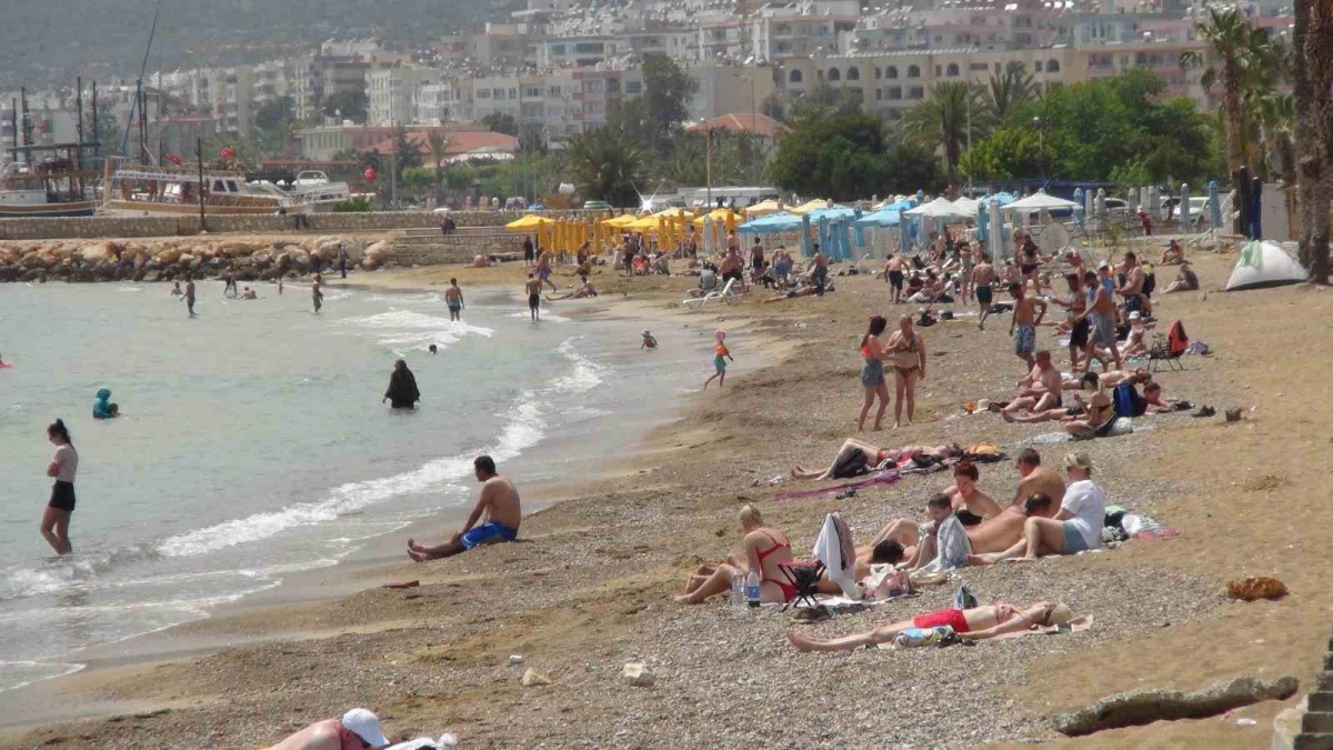 Mersin’de oyunu kullanan vatandaşlar sahillere akın etti
