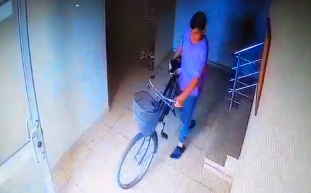 Apartmana giren şüpheliler bisikletleri çaldı
