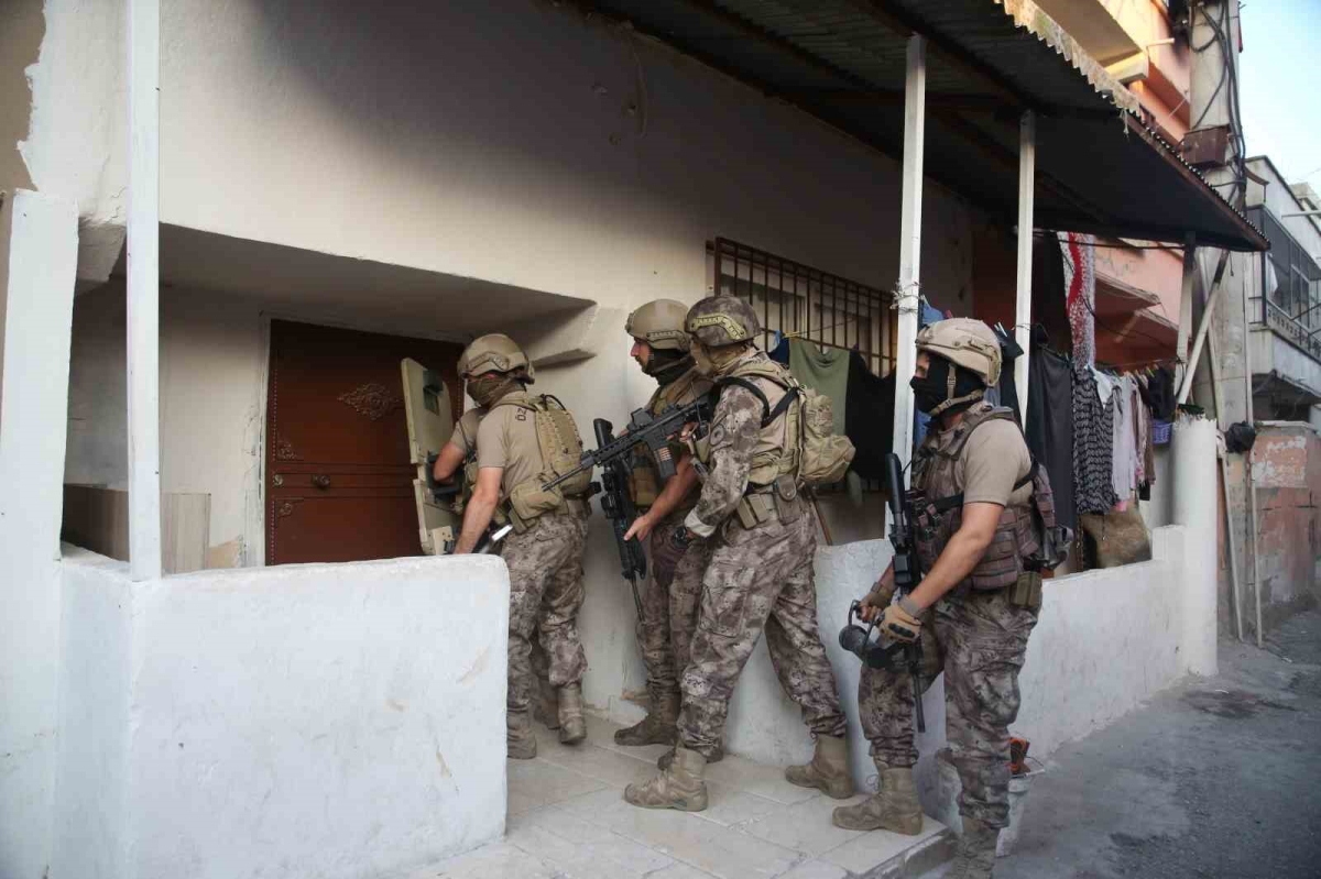 Mersin’de uyuşturucu satıcılarına şafak operasyonu: 31 gözaltı kararı
