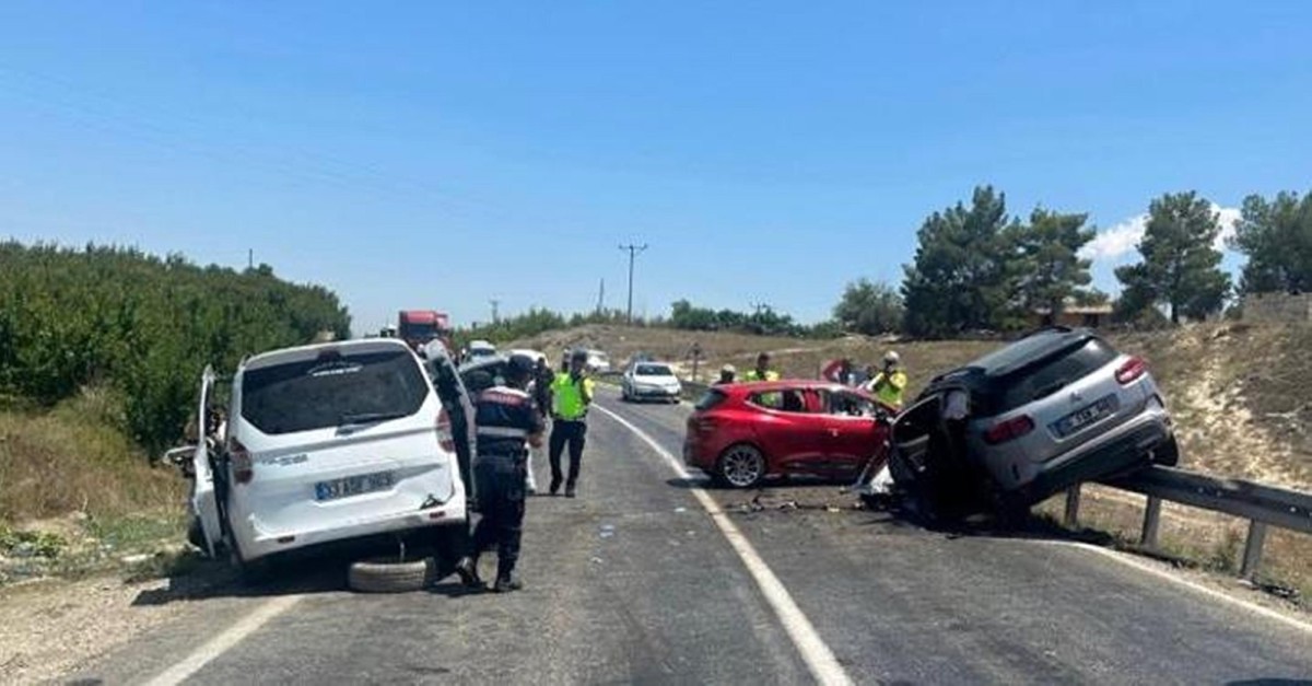 Mersin’de zincirleme trafik kazası: 9 yaralı
