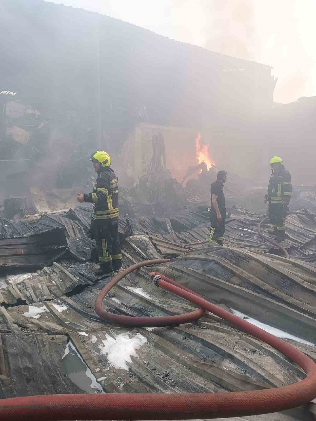 Mersin’de geri dönüşüm tesisinde yangın
