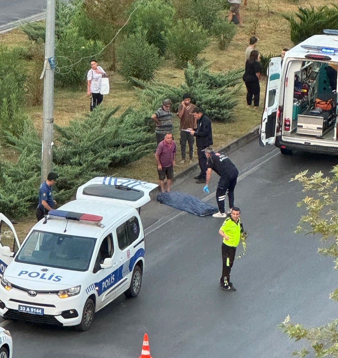 Refüje çarpan motosikletin sürücüsü hayatını kaybetti
