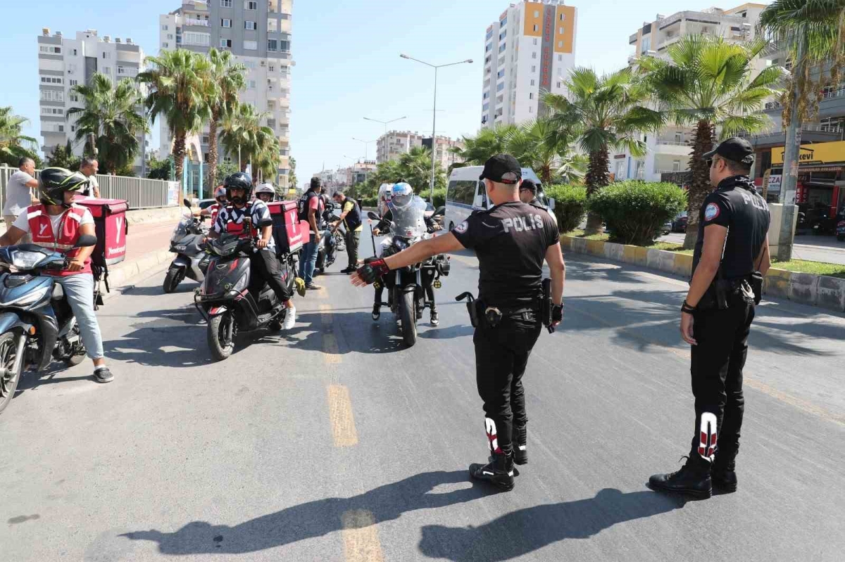 Mersin’de motosiklet sürücülerine şok uygulama
