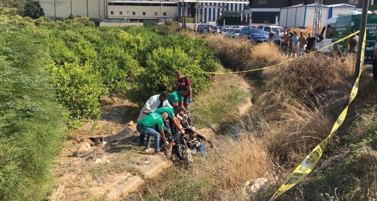 Erdemli de motosiklet kanala uçtu 1 ölü
