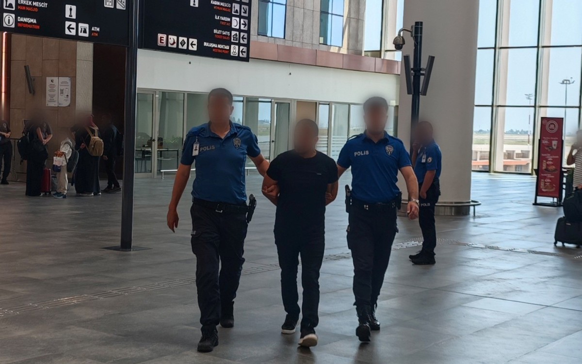 13 yıl hapis cezasıyla aranan şahıs havalimanında yakalandı
