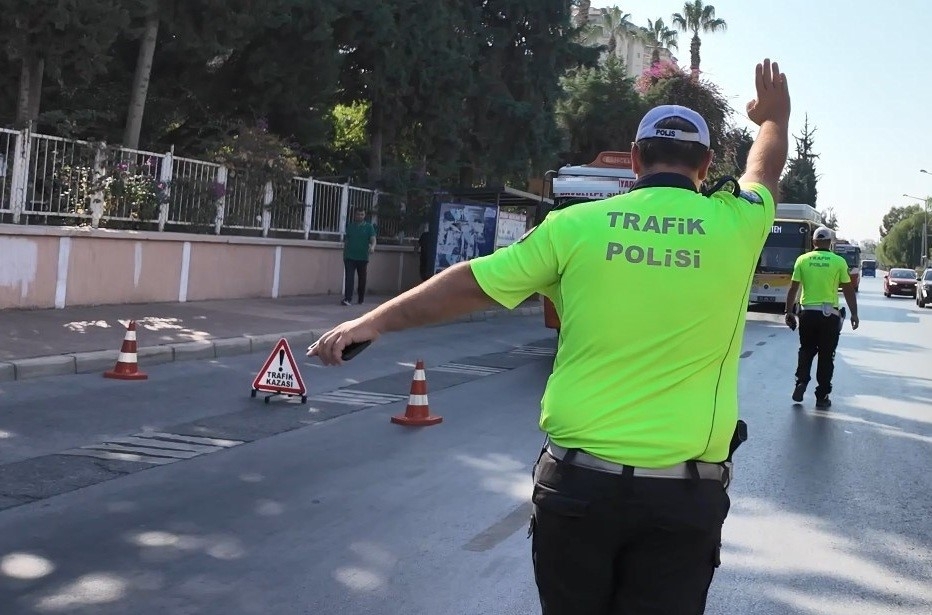 Trafik güvenliğini tehlikeye düşüren sürücüye 141 bin TL ceza