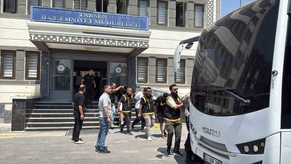 Tarsus’ta alacak verecek kavgası kanlı bitti 2 kuzen öldü, 6 şüpheli adliyede
