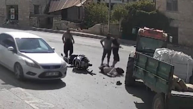 Motosiklet traktörle çarpıştı: 1 yaralı