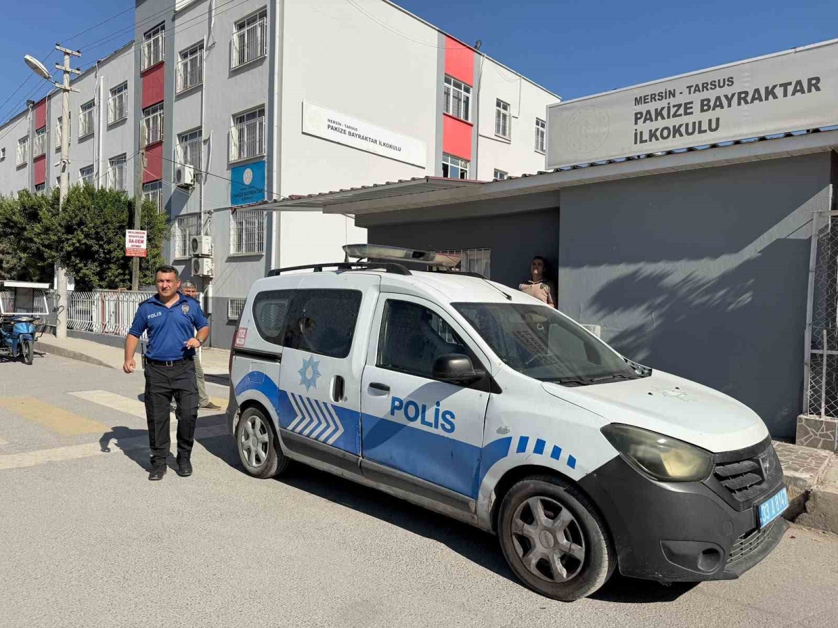Şok olay 1. sınıf öğrencisinin çantasından tabanca çıktı