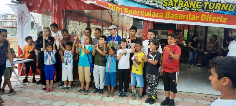    Bozyazı’da düzenlenen satranç turnuvasında ödüller sahiplerini buldu 