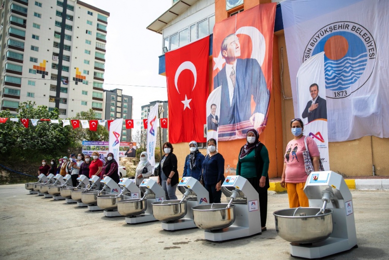 Büyükşehir Belediyesinden Tarsuslu kadınlara 25 hamur yoğurma makinesi  