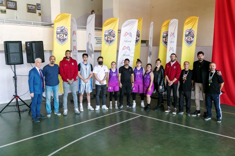  Büyükşehir Belediyesinin basketbolcuları, genç yeteneklerle buluştu 