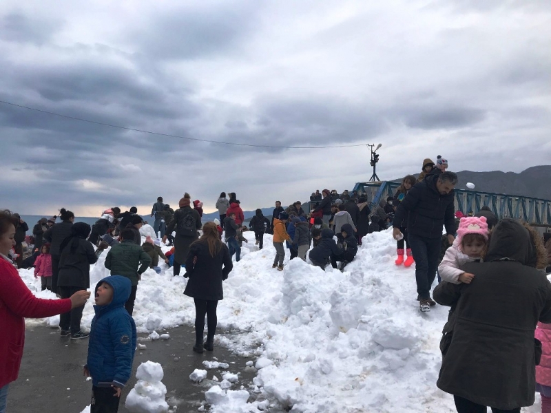 Mersin Büyükşehir Belediyesinden Bozyazılı çocuklara kar sürprizi 