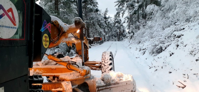  Mersin'in yüksek kesimlerinde karla mücadele çalışmaları sürüyor   
