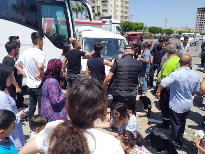 Tarsus'ta trafik kazası 3 yaralı 
