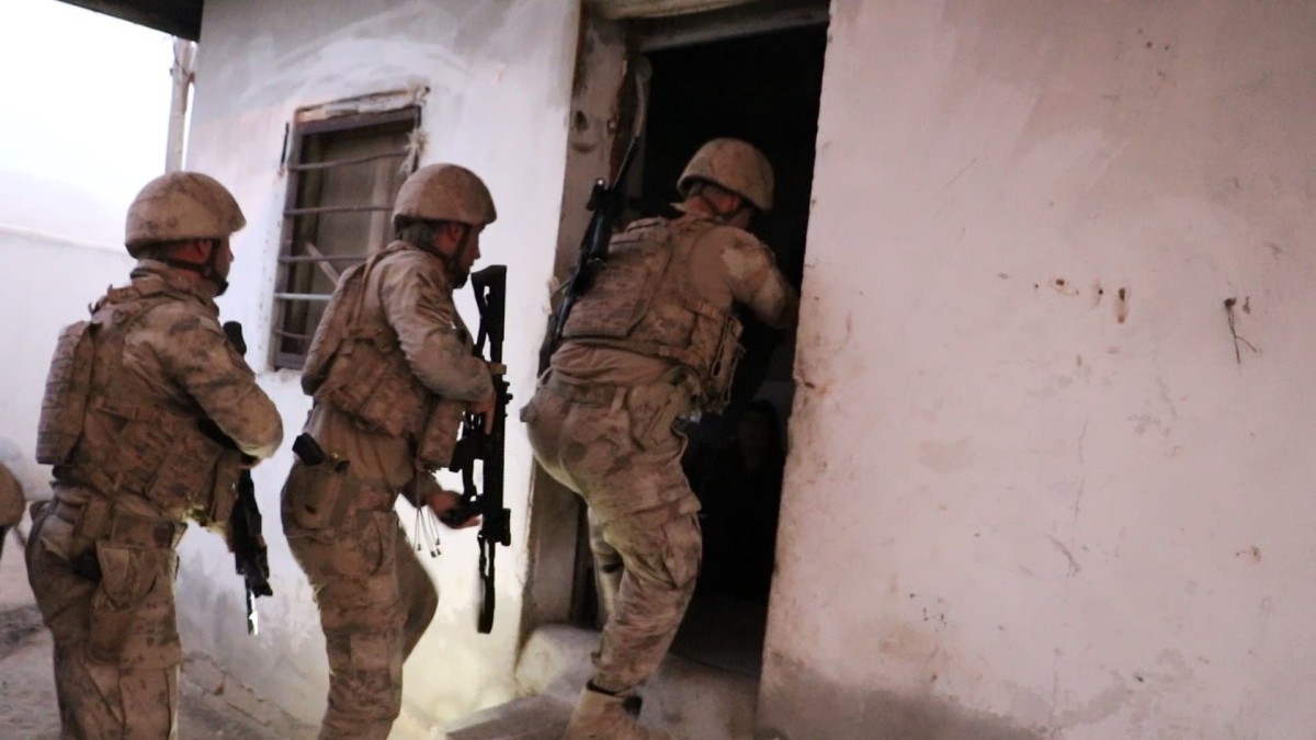 Mersin’de ’Kahramanlar’ operasyonunda gözaltına alınan 4 örgüt üyesi tutukladı
