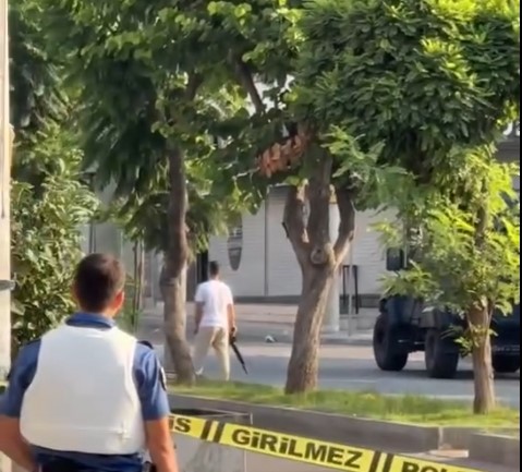 Polis merkezi önündeki pompalı şahsın vurulması
