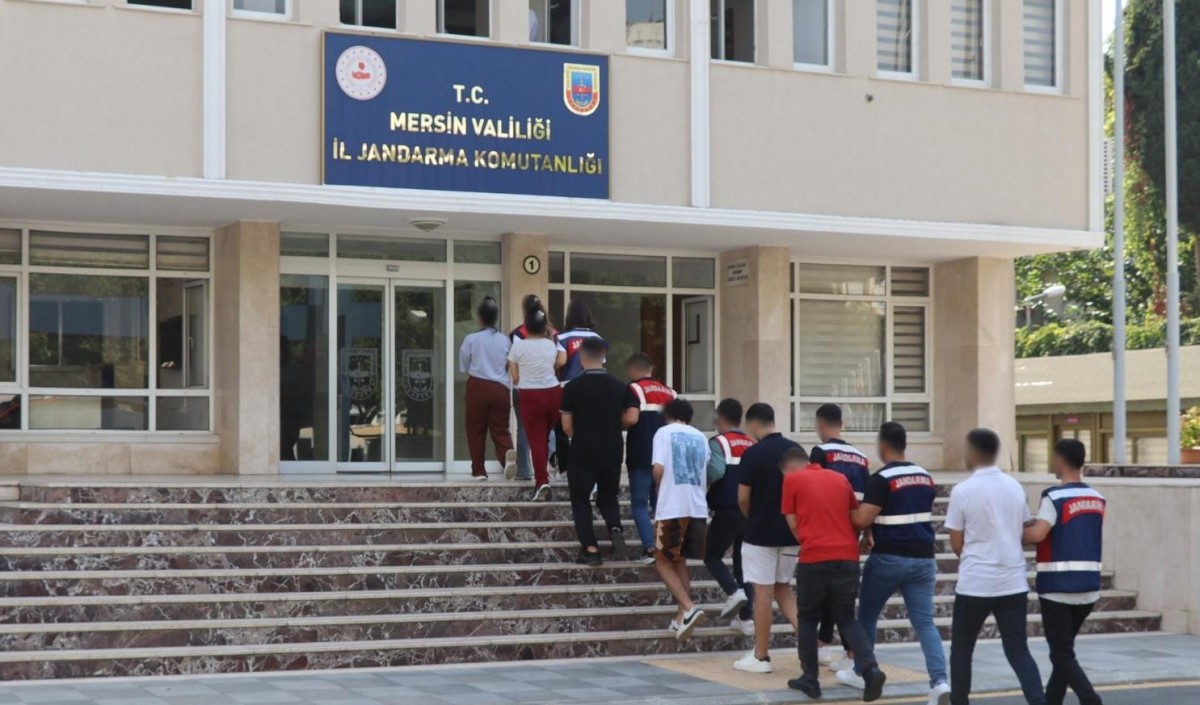 Mersin’de sahte ilan dolandırıcıları yakalandı
