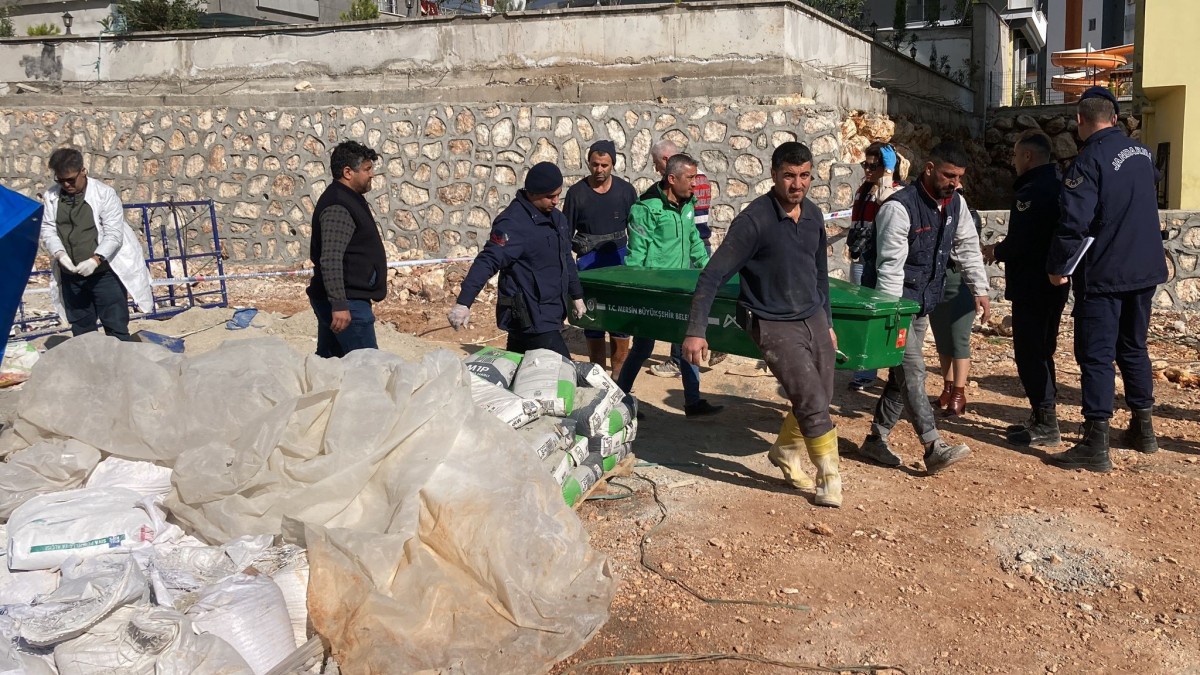 Erdemli ’de 8. kattan düşen işçi hayatını kaybetti
