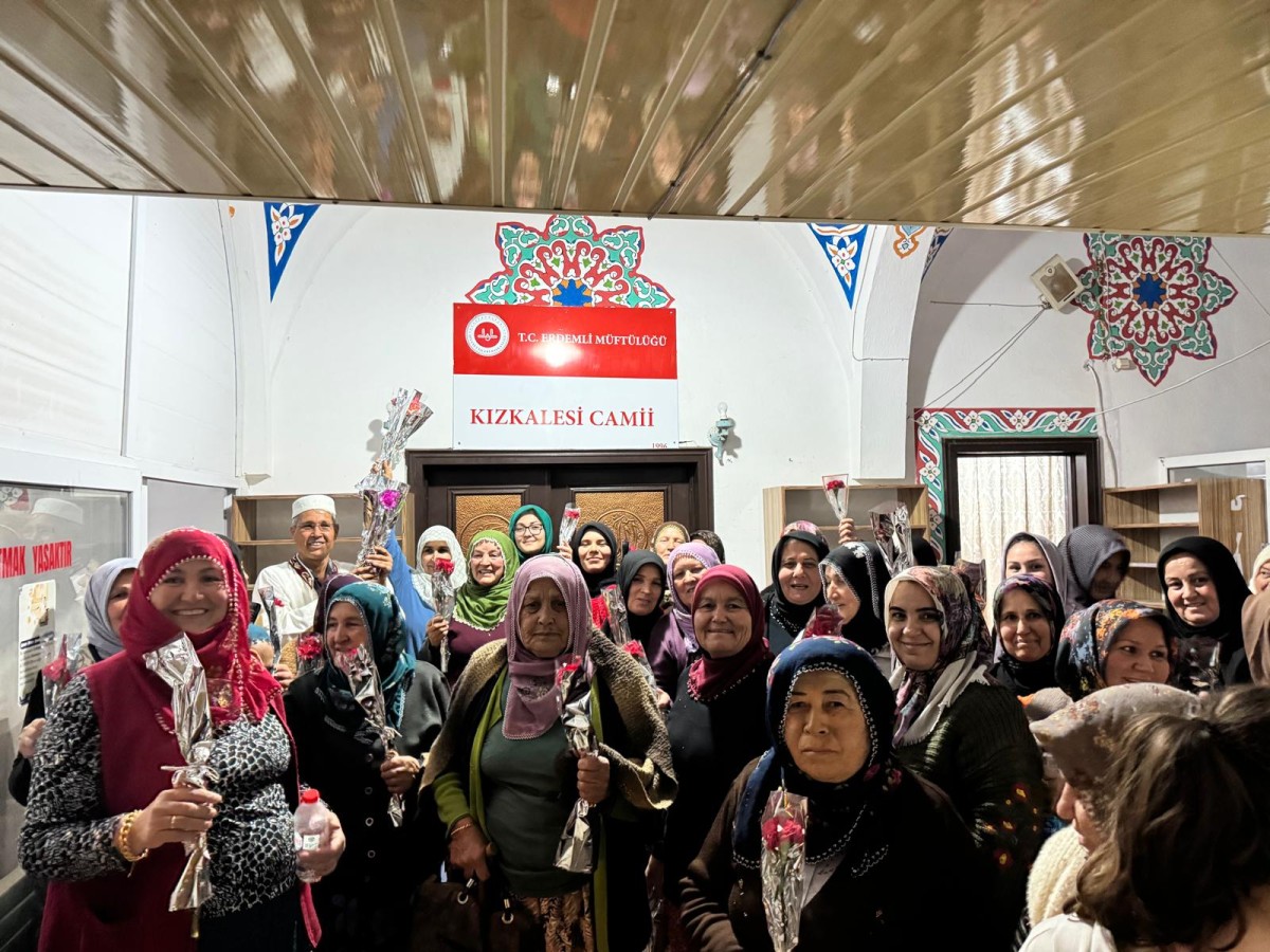 Kızkalesi Camii’nde Bir İlk  İmam Mehmet Geçit'ten  Kadınlar Gününe Anlamlı Jest!