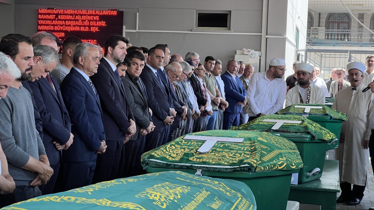 Mersin’deki vahşette hayatını kaybedenlerin cenaze namazı kılındı
