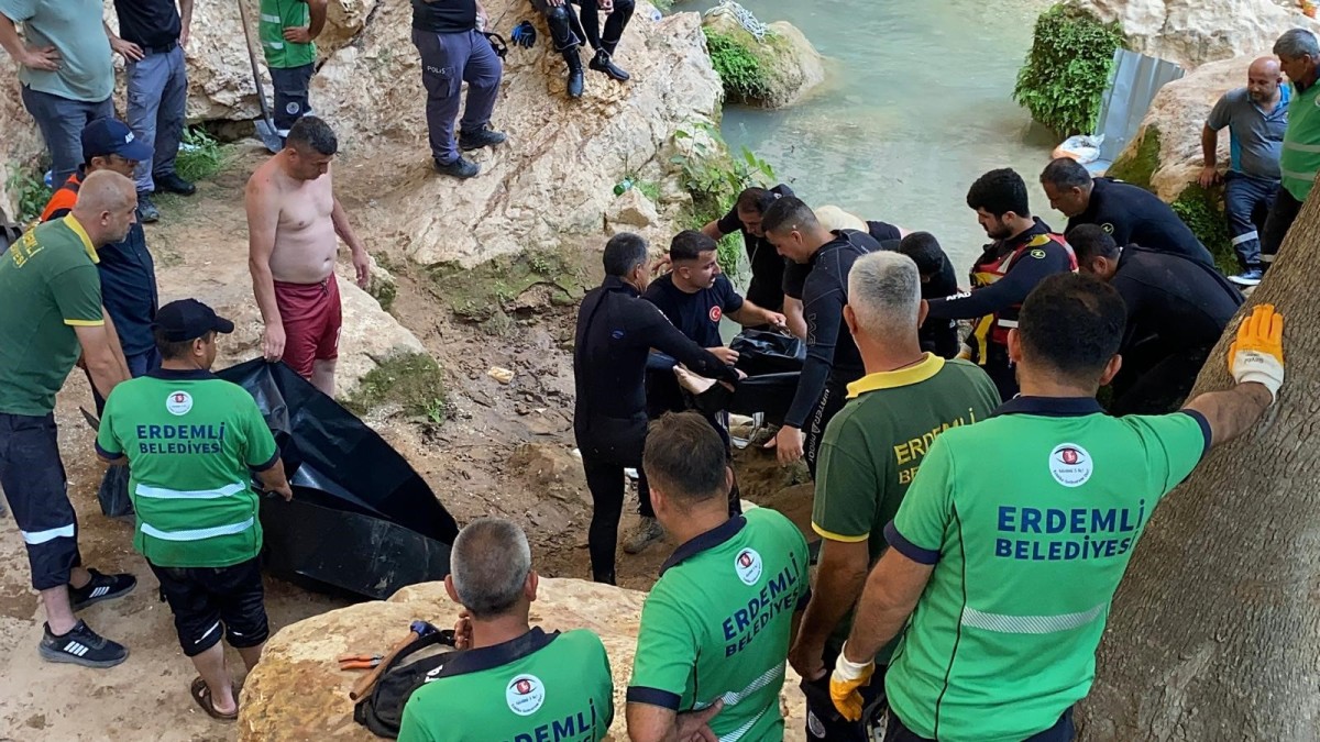 Akıntıya kapılıp ölen çocuğun cansız bedeni ikinci günde güçlükle çıkarıldı
