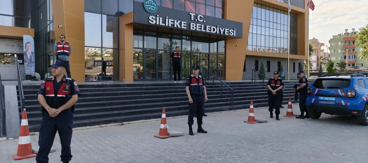 Mersin Silifke Belediyesi’ne operasyon: Başkan dahil çok sayıda isme gözaltı