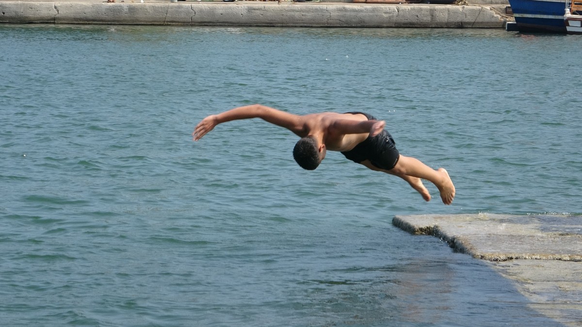Mersin’de sıcak hava ve nem bunalttı
