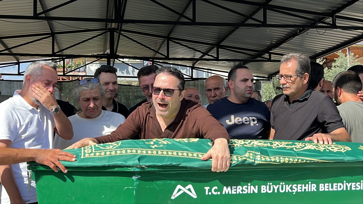 Şarkıcı Atilla Taş’ın kızı gözyaşları arasında toprağa verildi