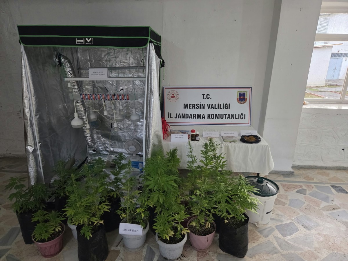Evde özel bölme çıktı Uyuşturucu üreten şüpheliler yakalandı